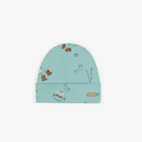 Bonnet bleu pâle à motifs de skis en coton biologique, naissance || Light blue hat with a skiing theme in organic cotton, newborn