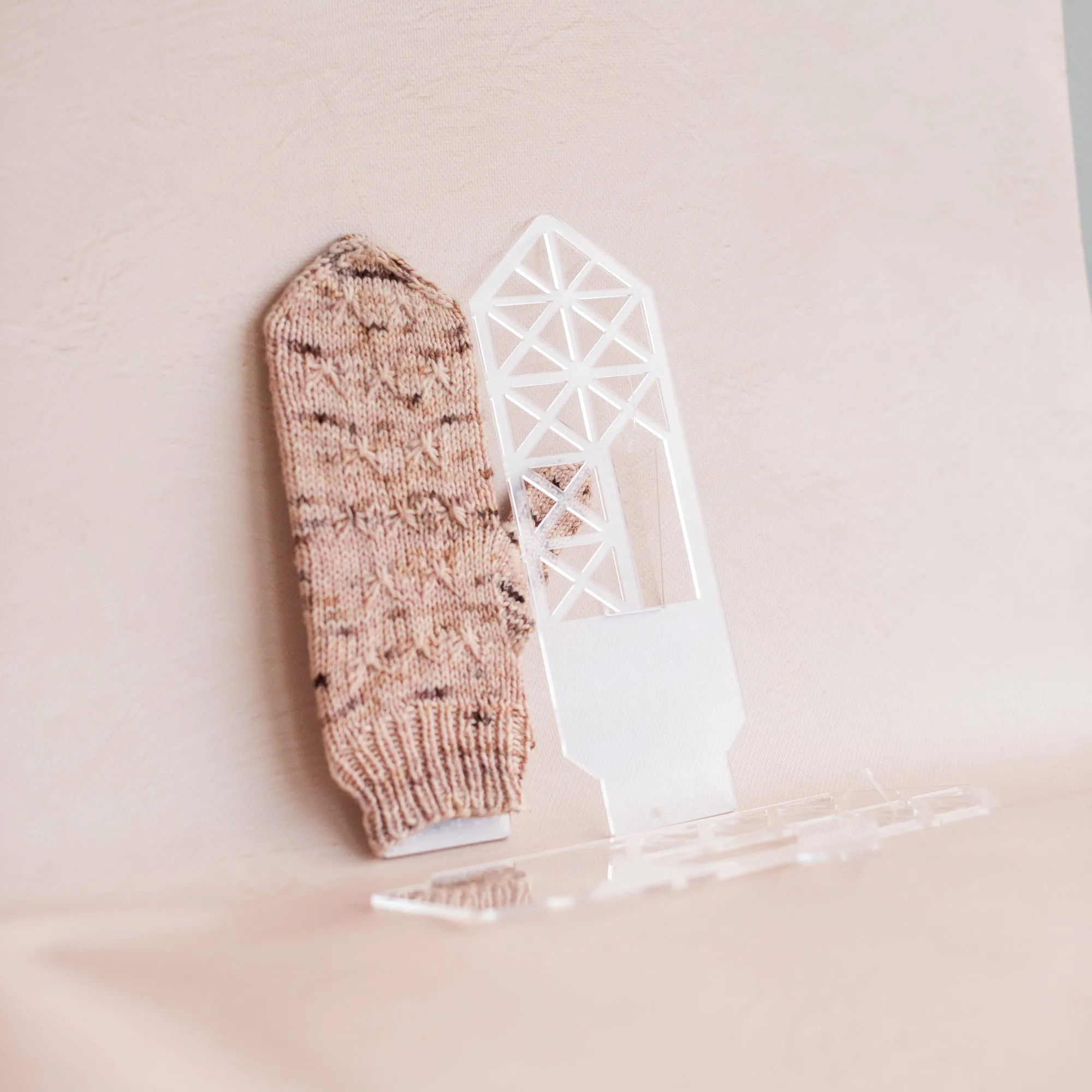 Mitten blocker acrylic